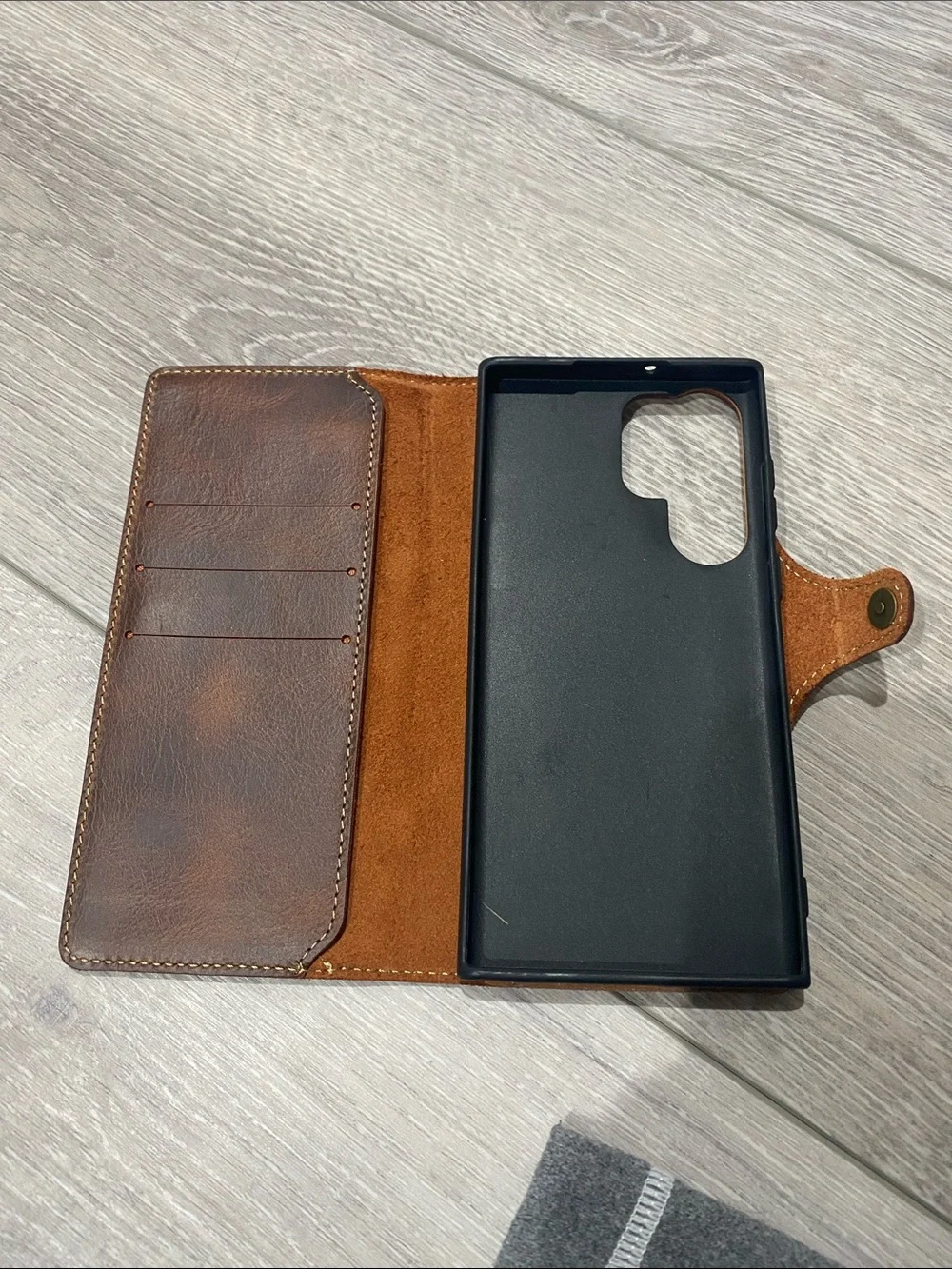 N/A brown phone